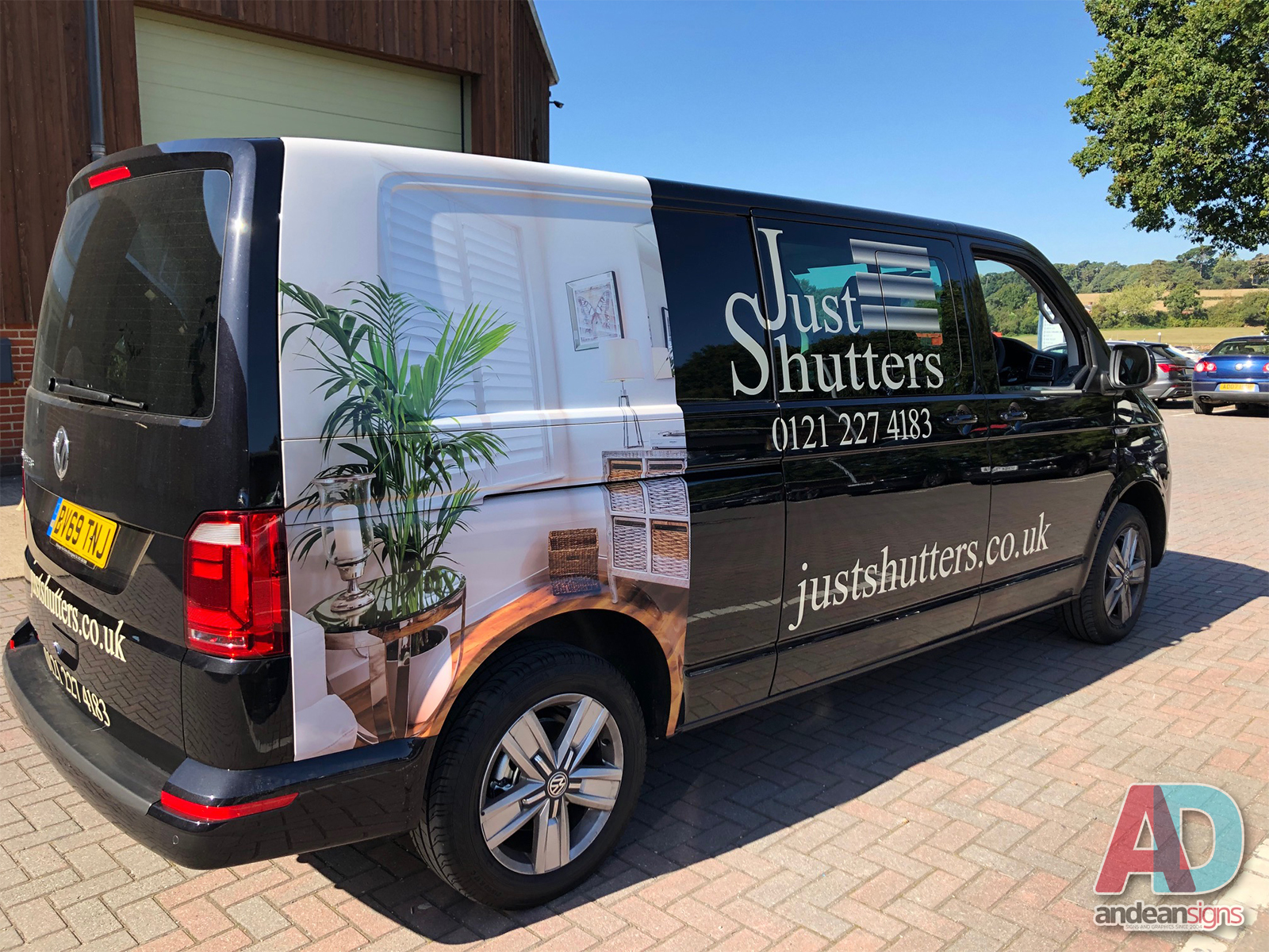 Volkswagen Transporter with digitally printed images and vinyl cut lettering